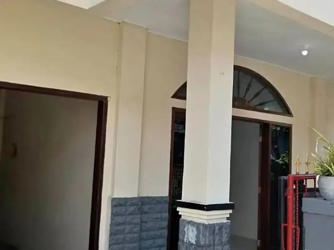 Rumah Luas & Strategis 3 Kamar Tidur Disewakan di Sesetan - Image 3 of 10