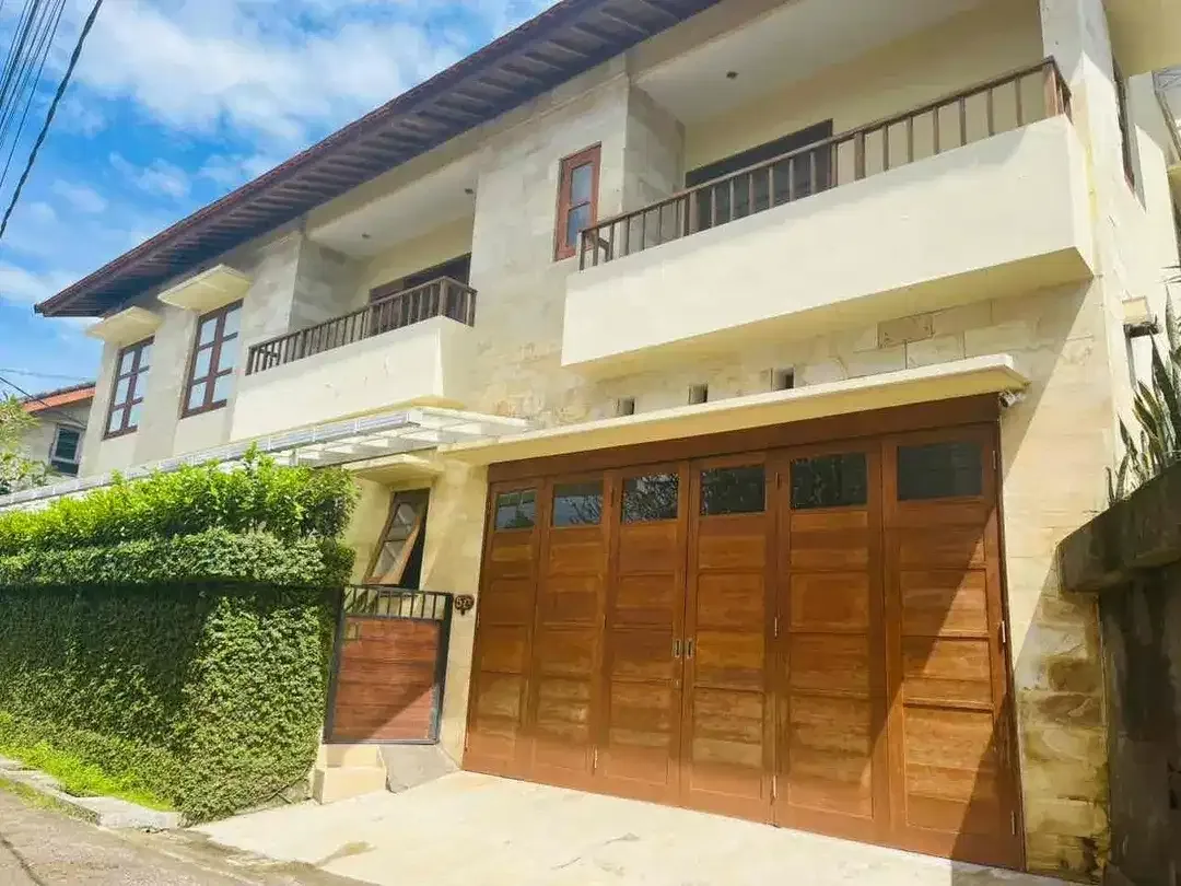 Rumah MEGAH Siap Huni di Puri Gading Jimbaran - Image 2 of 10
