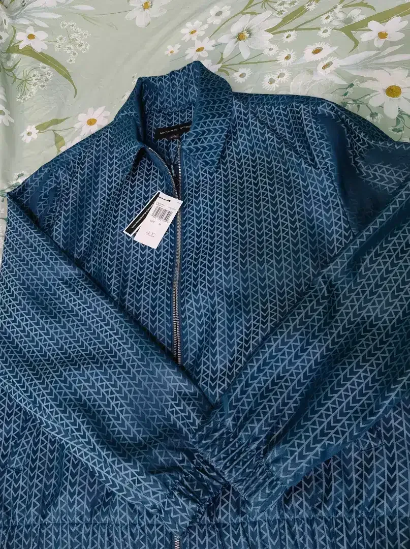 A NEW JACKET FROM MICHAEL KORS LIMITED EDITION - Image 2 of 7