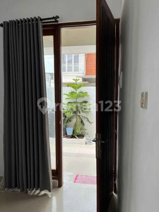 Dikontrakkan Rumah Baru Jadi, Konsep Minimalis Lt2 di Munggu - Image 3 of 4