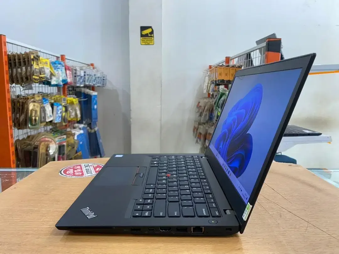 Lenovo ThinkPad T460S Core i5Gen6 Ram 8GB SSD 256GB Slim Mulus Garansi - Image 4 of 10