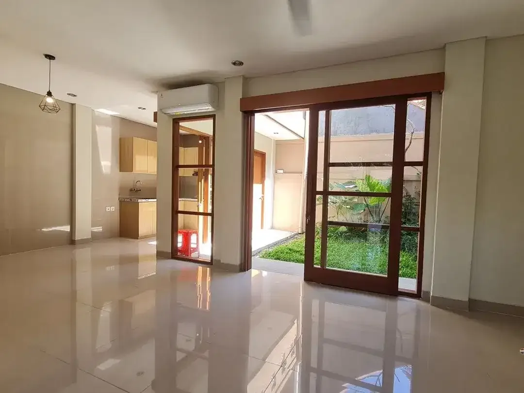 Villa Indah 3 Kamar Tidur Disewakan di Sanur - Dekat Pantai Sanur - Image 2 of 10