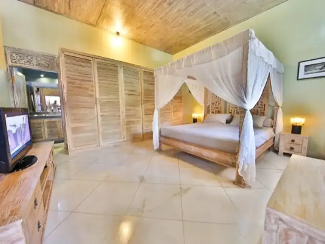 Elegant Family Villa for Rent in Seminyak Prime Location Near Beaches, Cafés & International School – Fully Furnished with Private Pool & Garden - Image 5 of 10