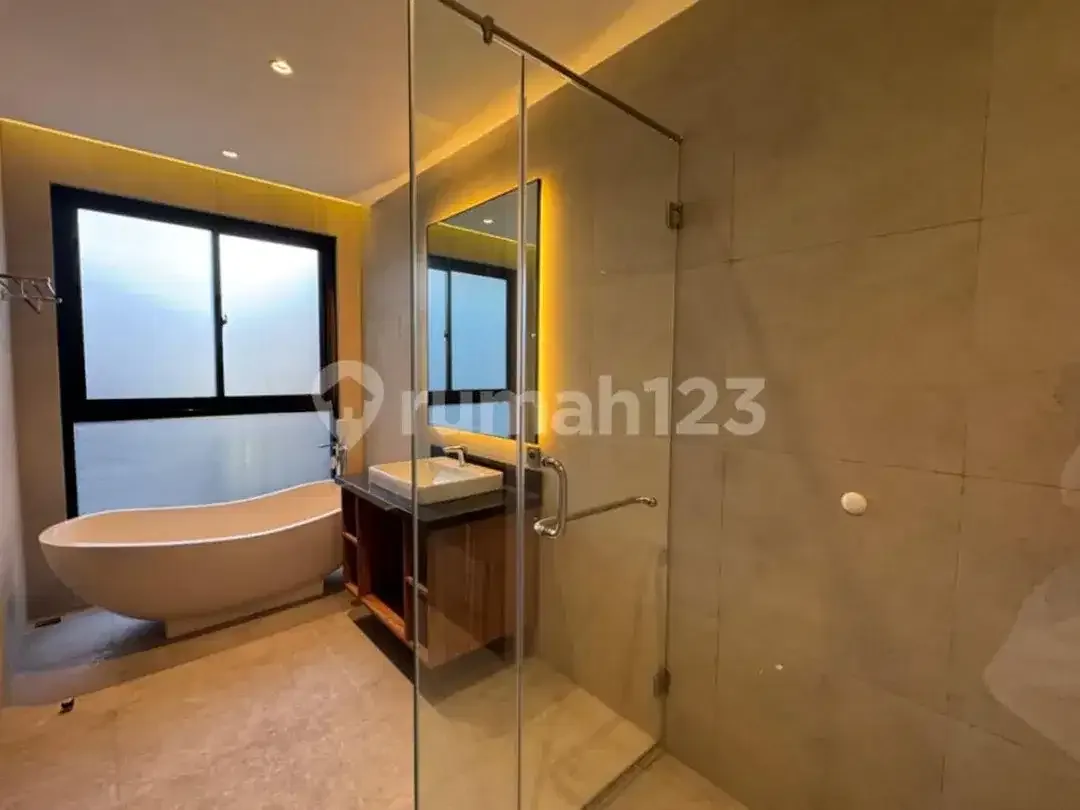 Brand New Luxury Tropical Villa Only 7 Minutes To The Canggu Beach - Image 6 of 9