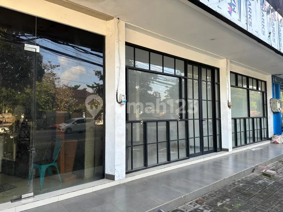 HOT LOCATION! Ruko Modern di Jimbaran Bawah - 3 Lantai - LT 120 m² - Image 1 of 4