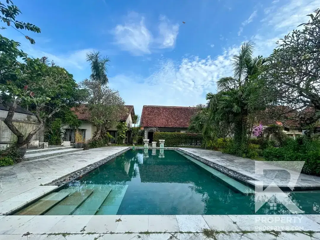 Villa Kontemporer Menghadap Taman di Pusat Sanur – Sewa Tahunan - Image 2 of 10