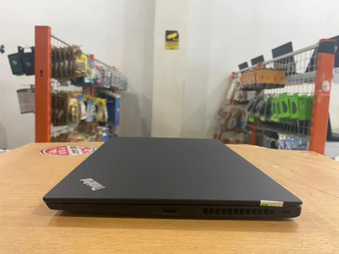 Lenovo ThinkPad T480S Core i7Gen8 Ram 8GB SSD 256GB Touchscren Mulus - Image 7 of 10