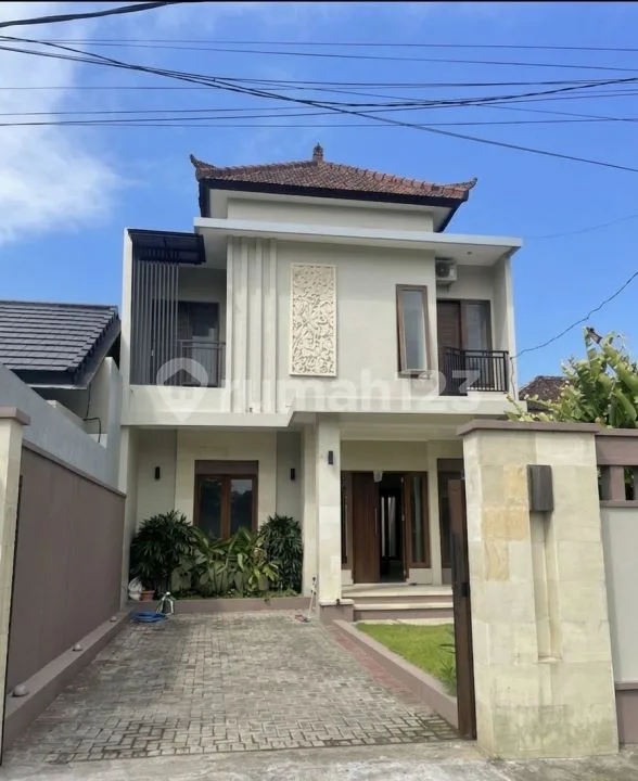 Rumah Modern Lega Do Tukad Badung Jarak Ideal ke Renon dan Sanur dengan Akses Lega dan Taman serta Garase yang Luas - Image 1 of 4