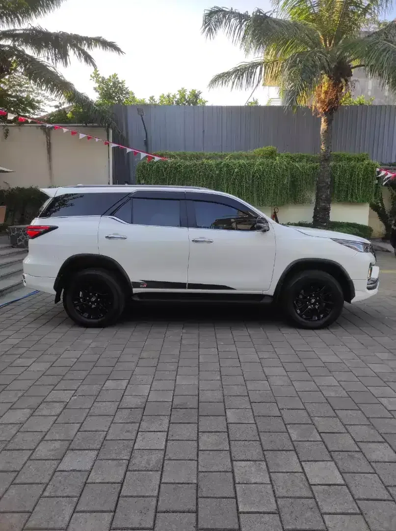Toyota Fortuner 2.8GR sport diesel - Image 2 of 8