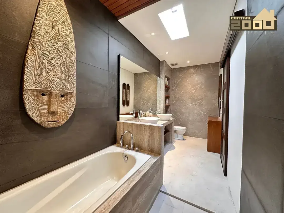 Villa For Sale & Rent In Kerobokan, Badung Bali - Image 9 of 10