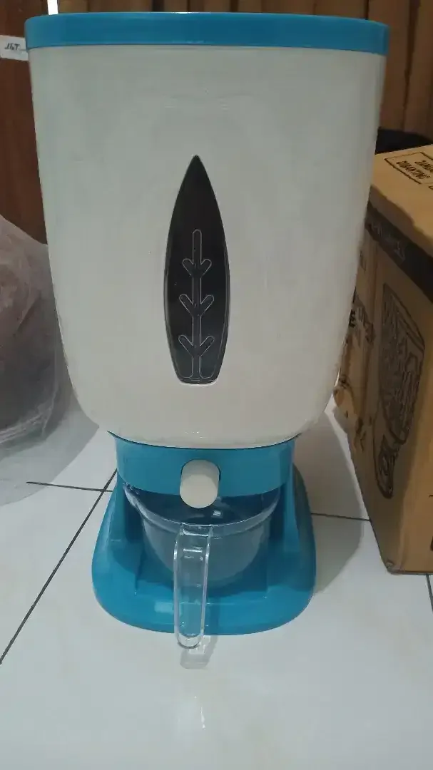 Tempat Beras Dispenser Motif Kap.10kg+gelas ukur Uk.32x20x39cm BARU - Image 2 of 4