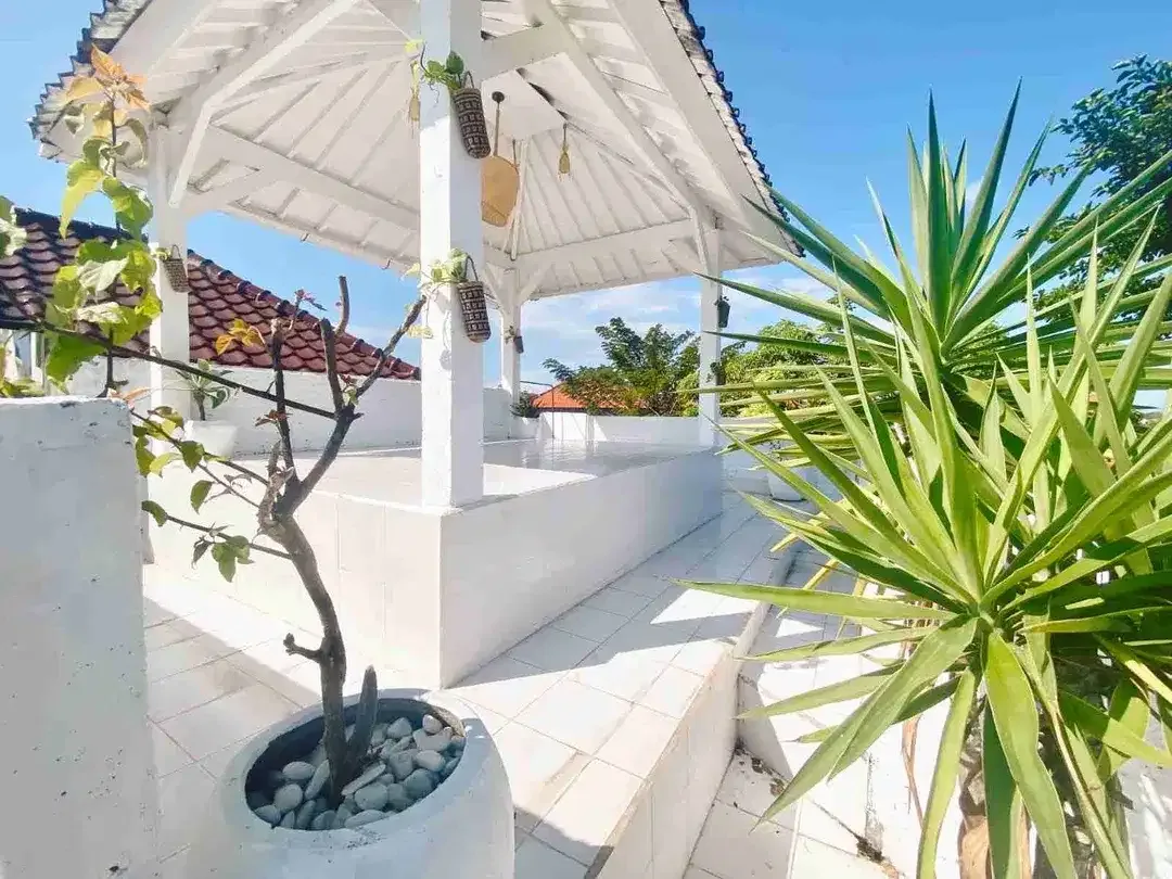 Villa Furnished 3 lantai Lokasi Jl Kunti Seminyak area Wisata dekat Pantai cocok untuk investasi. ld - Image 5 of 10