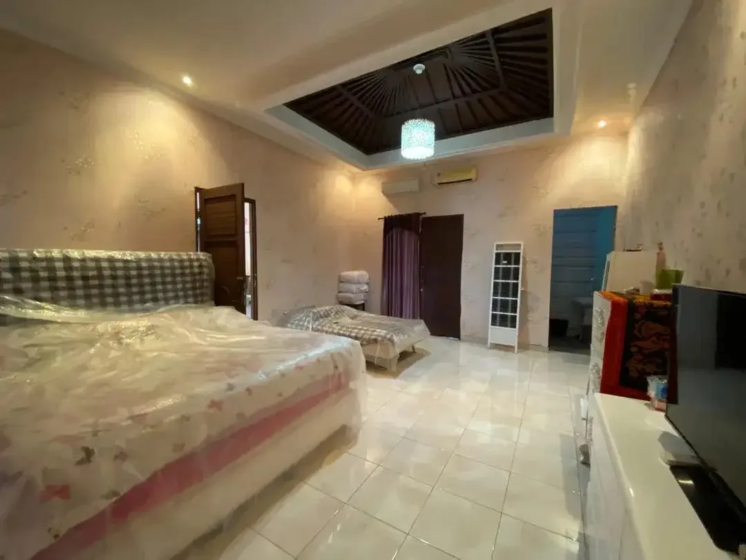 House Area Gatot Subroto Barat, Denpasar, Close to Citraland Waterpark - Image 4 of 6
