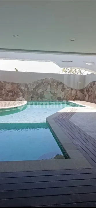 Apartemen Gedung Dengan View Pantai Padang Galak Sanur Bali Cocok Untuk Investasi Dan Office - Image 1 of 4