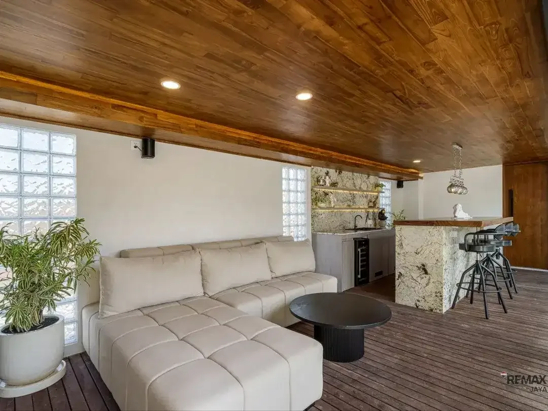 Three Bedroom Luxury Modern Villa For Sale In Seminyak, Kuta - Image 2 of 10