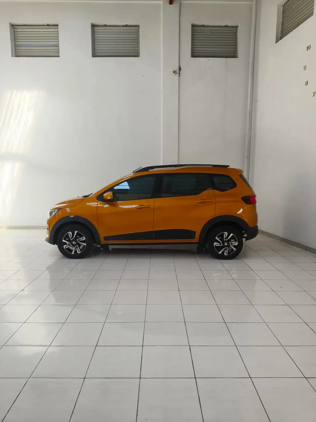 Renault Triber 1.0RXZ A/T 2020 - Image 7 of 10