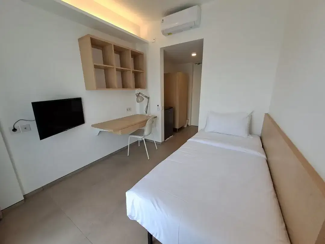 Cozy and Modern Apartment Close to Airport in Sunset Road, Kuta - Image 2 of 5