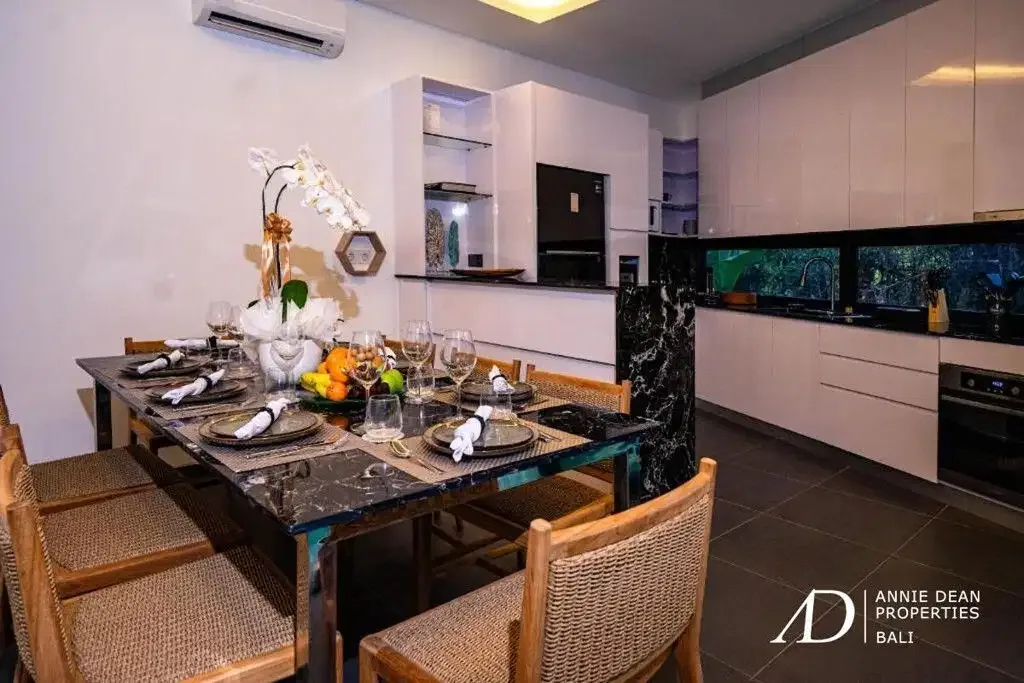 FREEHOLD | MODERN VILLA WITH ROOFTOP TERRACE IN PADONAN, CANGGU - Image 7 of 10