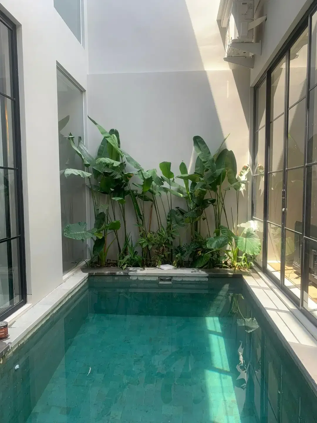 VILLA READY 2BR FURNISHED ONE GATE TERBAIK DI BATU BOLONG CANGGU - Image 2 of 10