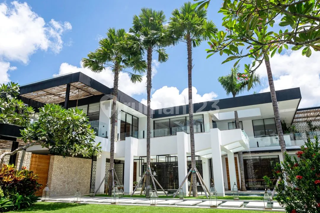 Turun Harga Villa Desainer 5 KT Modern Mewah di Pererenan Canggu Bali - Image 2 of 4