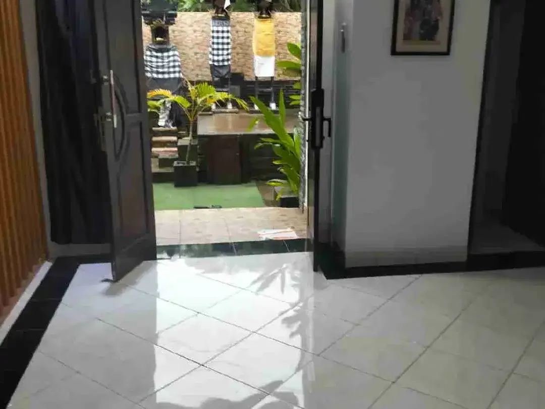 Rumah 2 Lantai Semi Villa Di Dalung Pegending Bali - Image 3 of 10