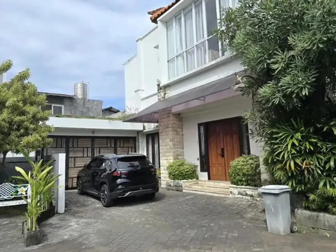 RUMAH MEWAH DI KAWASAN ELIT BYPASS GARDEN SANUR - Image 2 of 10