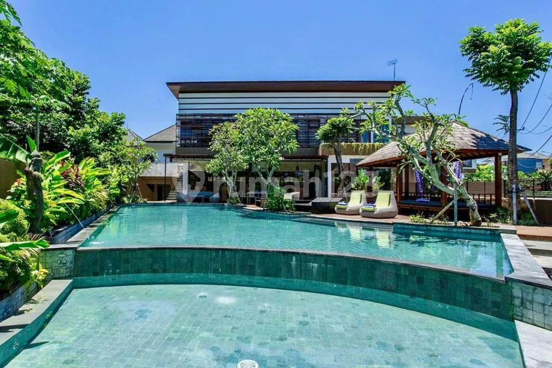 Rumah Elegan Semi Villa - Lokasi Strategis & Lingkungan Eksklusif - Image 3 of 4