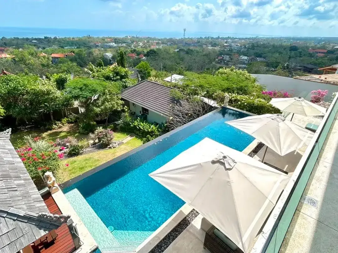 DREAM HOME IN ULUWATU AVAILABLE FOR FREEHOLD OR LEASEHOLD - Image 1 of 10