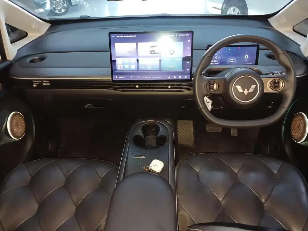 Wuling Cloud EV 2024 Putih A/T - Image 3 of 8