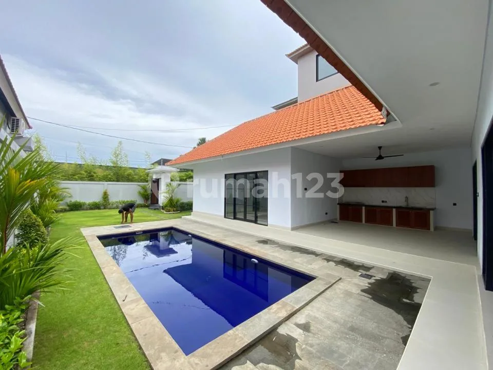 Villa Baru 3 Kamar dengan Taman yang Luas dan Pool di Umalas - Image 1 of 4