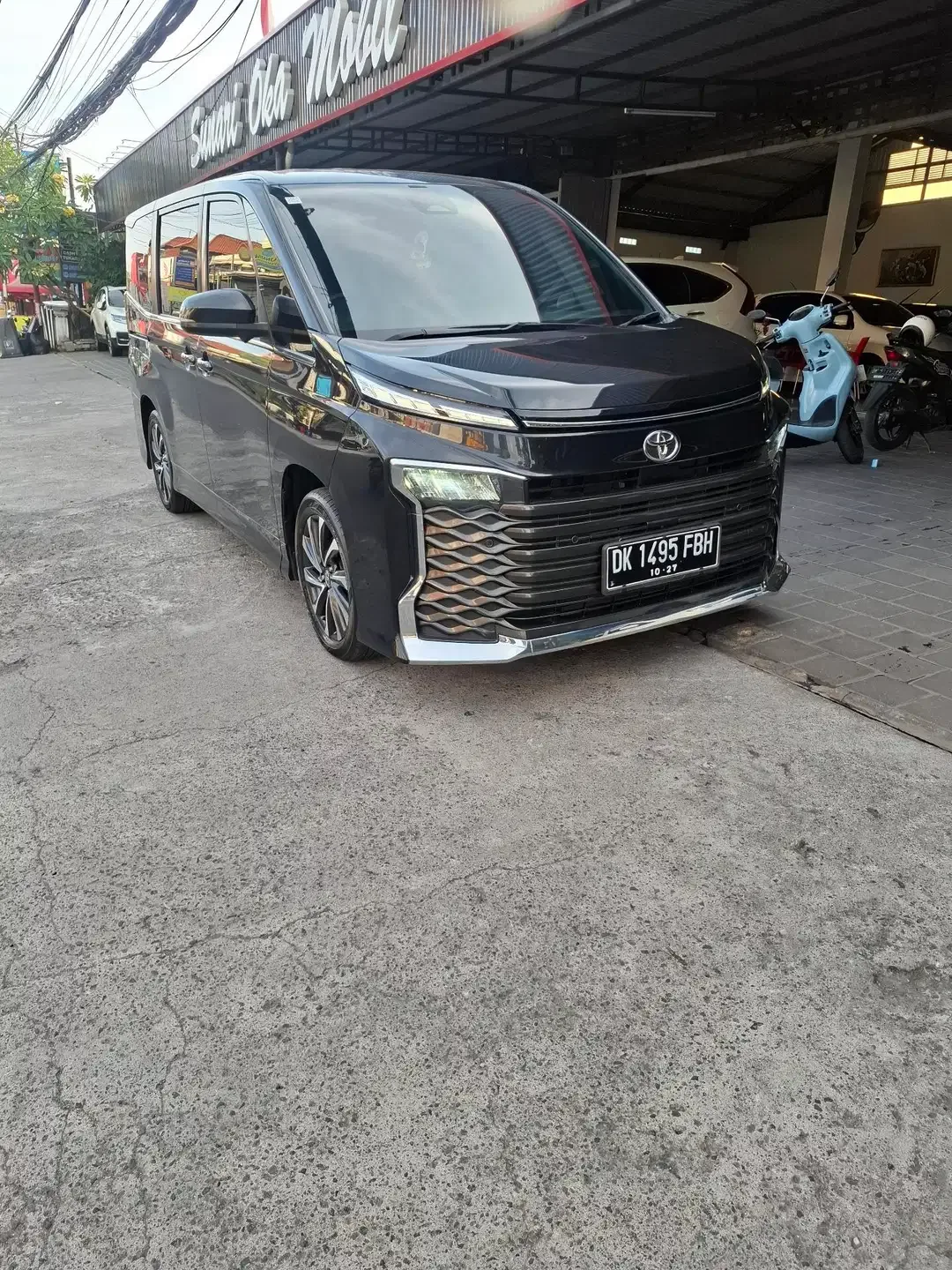 TOYOTA VOXY 2.0 Hitam - Image 2 of 6