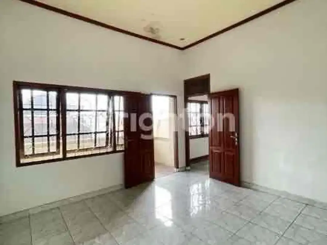 4 BR HOUSE UNFURNISHED IN TUKAD BALIAN ONLY 10 MINUTES TO MERTASARI BEACH SANUR - Image 4 of 8