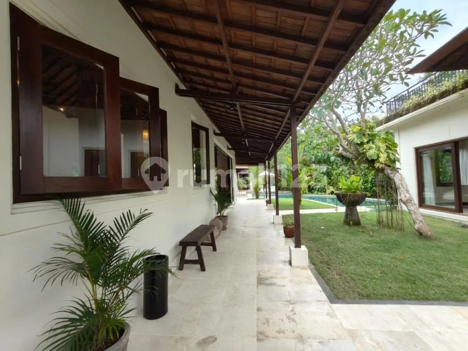 Tradisional Elegant Villa And Beautifully Designed In Jimbaran - Image 2 of 4