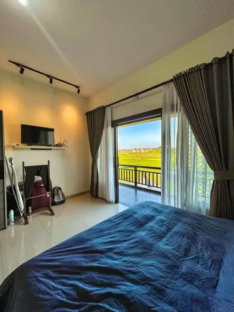 MODERN VILLA AT BATUBELIG WITH AMAZING RICE FIELD VIEWS - Image 9 of 10