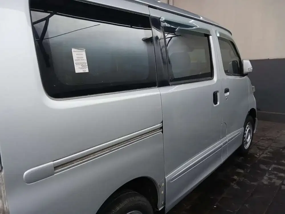 Daihatsu Luxio D 2022 Silver met 1.5cc - Image 2 of 9