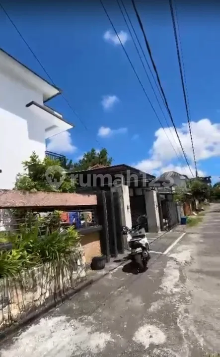 Rumah di Daerah Jimbaran - Image 2 of 4