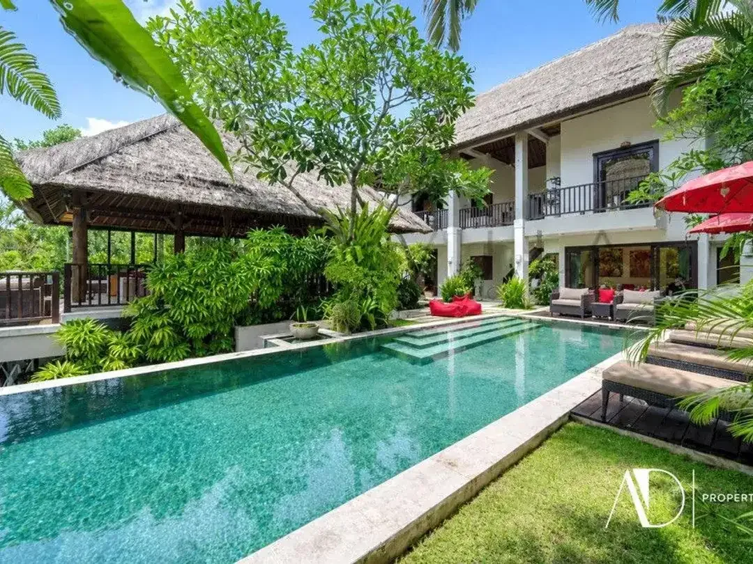 FREEHOLD | LUXURY BALINESE VILLA IN PRIME PERERENAN - Image 1 of 10