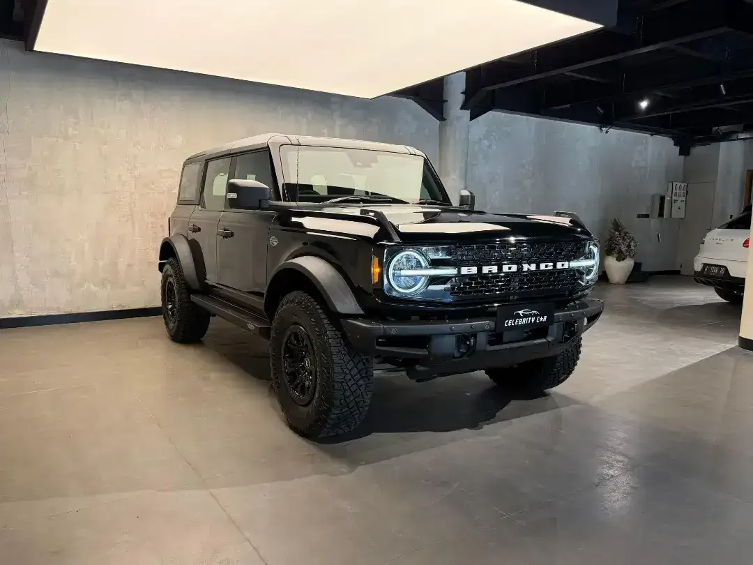 FORD BRONCO WILDTRAK 4-DOOR AT 2022 SHADOW BLACK - Image 2 of 10