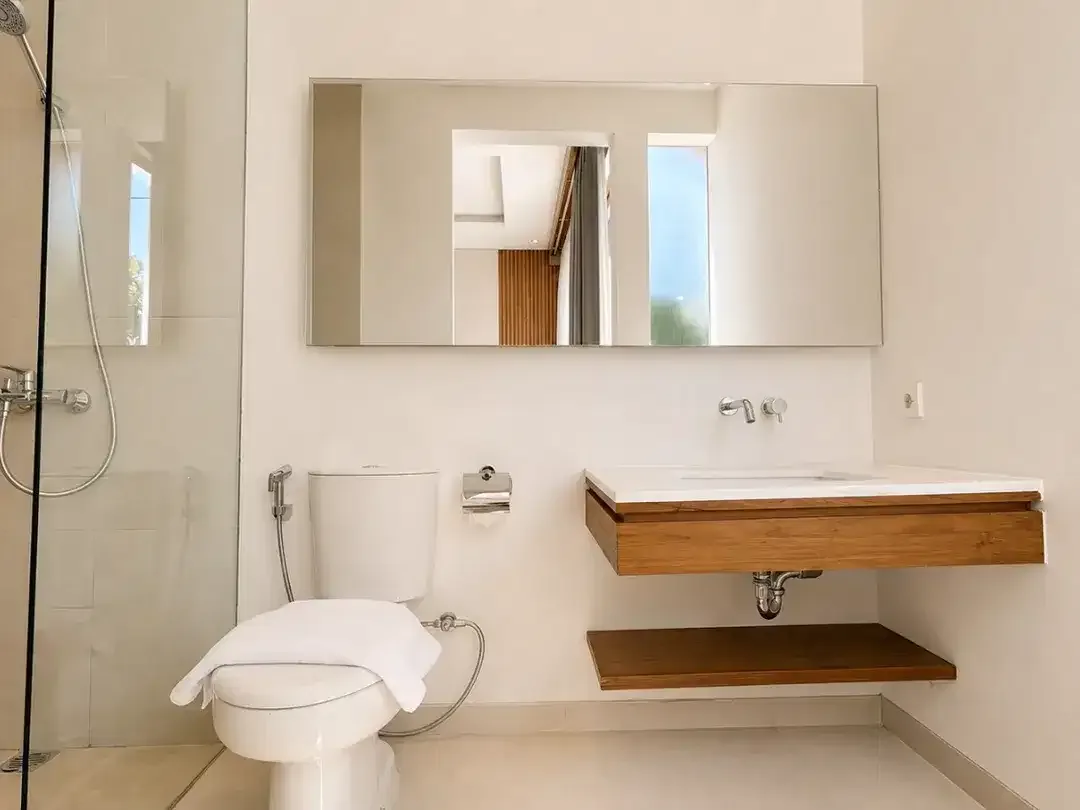 Brand New 4 Bedroom Freehold Luxury Villa in Renon - Image 6 of 10