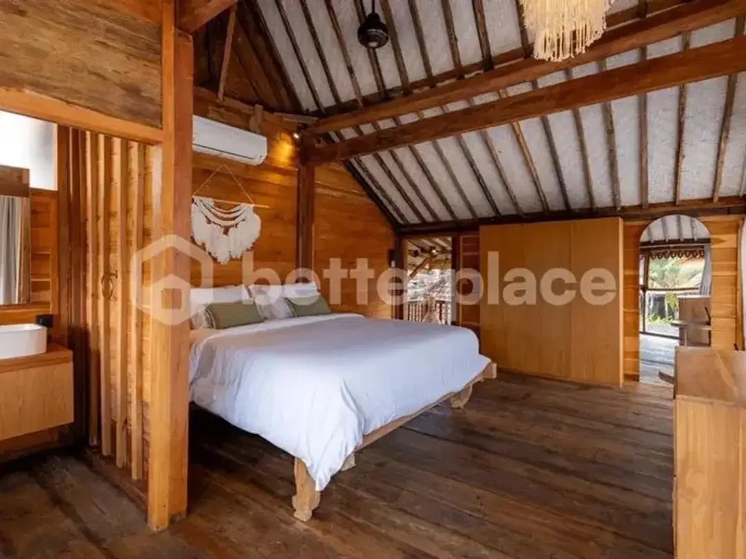 Brand-New Heritage Villa in Ubud: Hand-Crafted Joglo Architecture, Turnkey Furnishing, Outstanding Investment Upside - Image 8 of 10