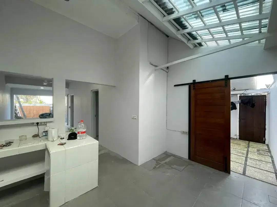 RUMAH MODERN 200 METER DARI BAKED PADONAN CANGGU - Image 4 of 10