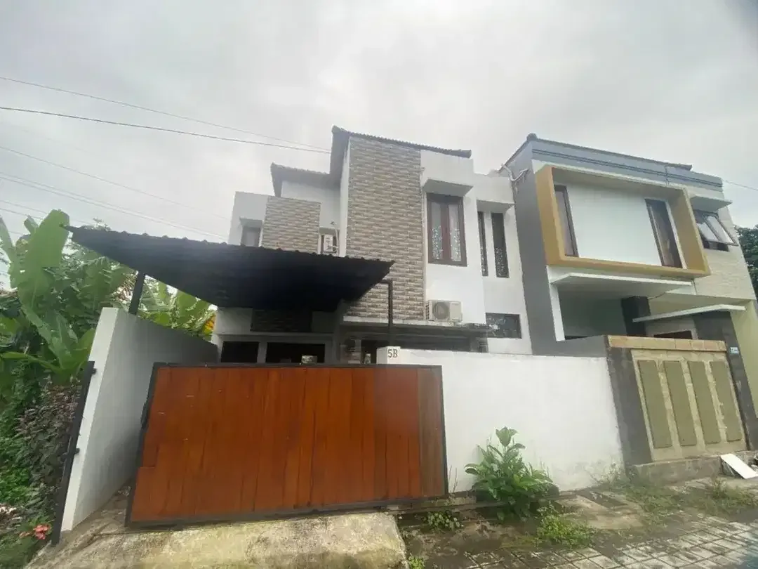 Kesempatan Langka! Rumah Siap Huni Harga Terbaik Area Strategis - Image 1 of 10
