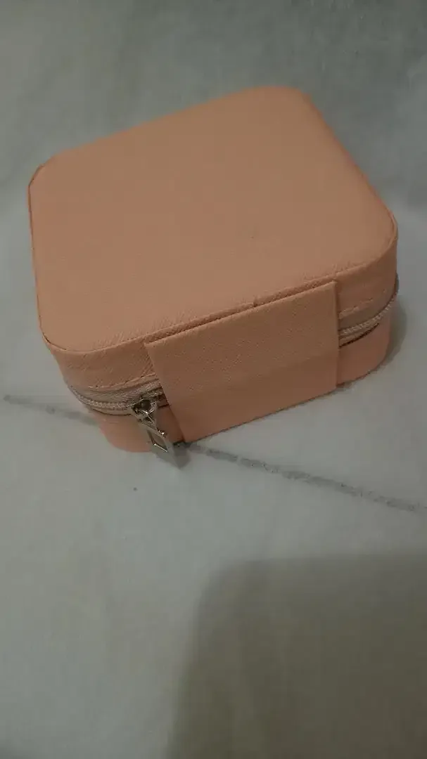 50rb BARU-Kotak Tempat Perhiasan Mini Travel Bhn Pu+fiber Uk.10x10x5cm - Image 3 of 4