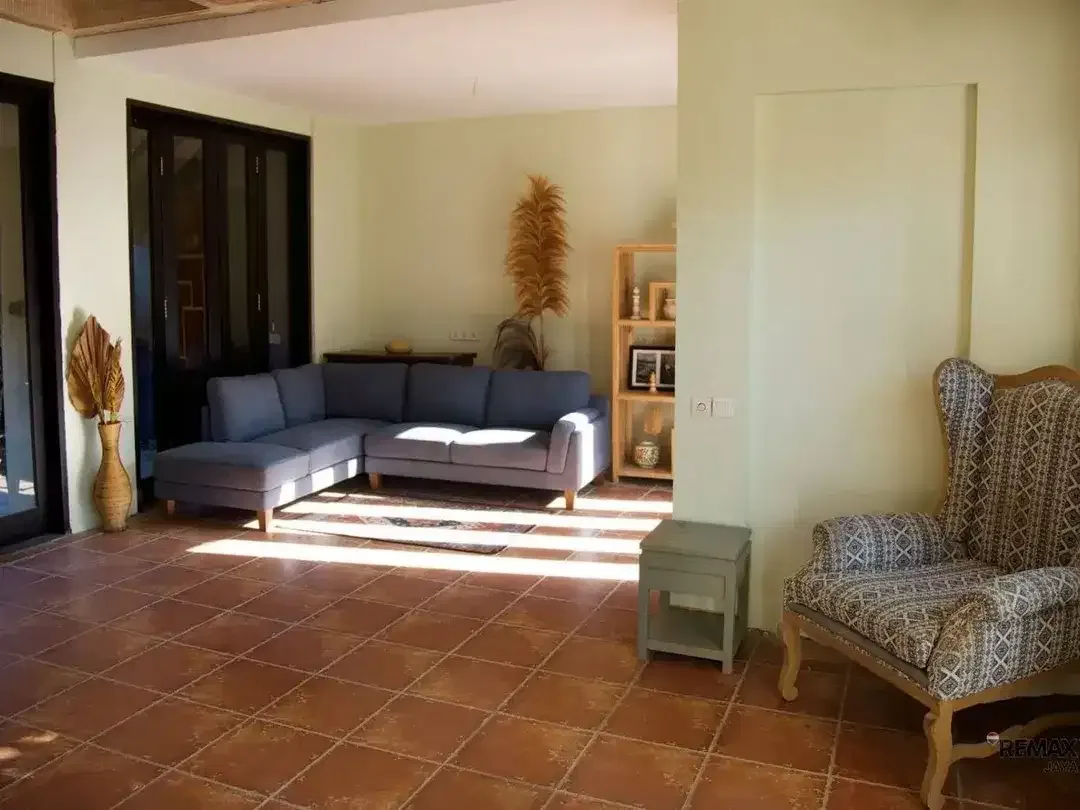 6 Bedrooms Villa For Leasehold 12 Years at Canggu,  Jalan Kaki Echo Beach - Image 3 of 9