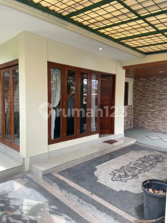 Disewakan Rumah Mewah 3 Lantai - Anyelir, Denpasar - Image 3 of 4