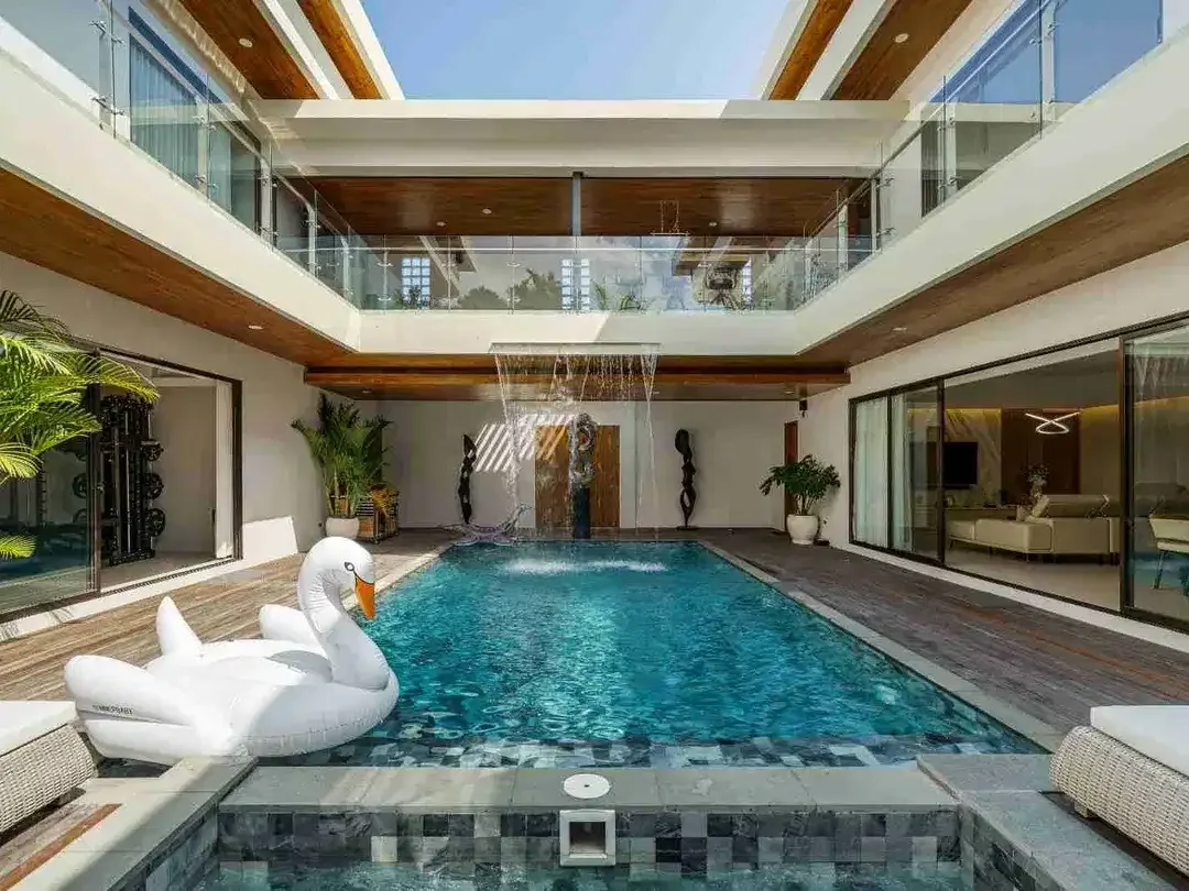 Luxury Villa Modern Kontemporer Seminyak Dekat Pantai - Image 1 of 10