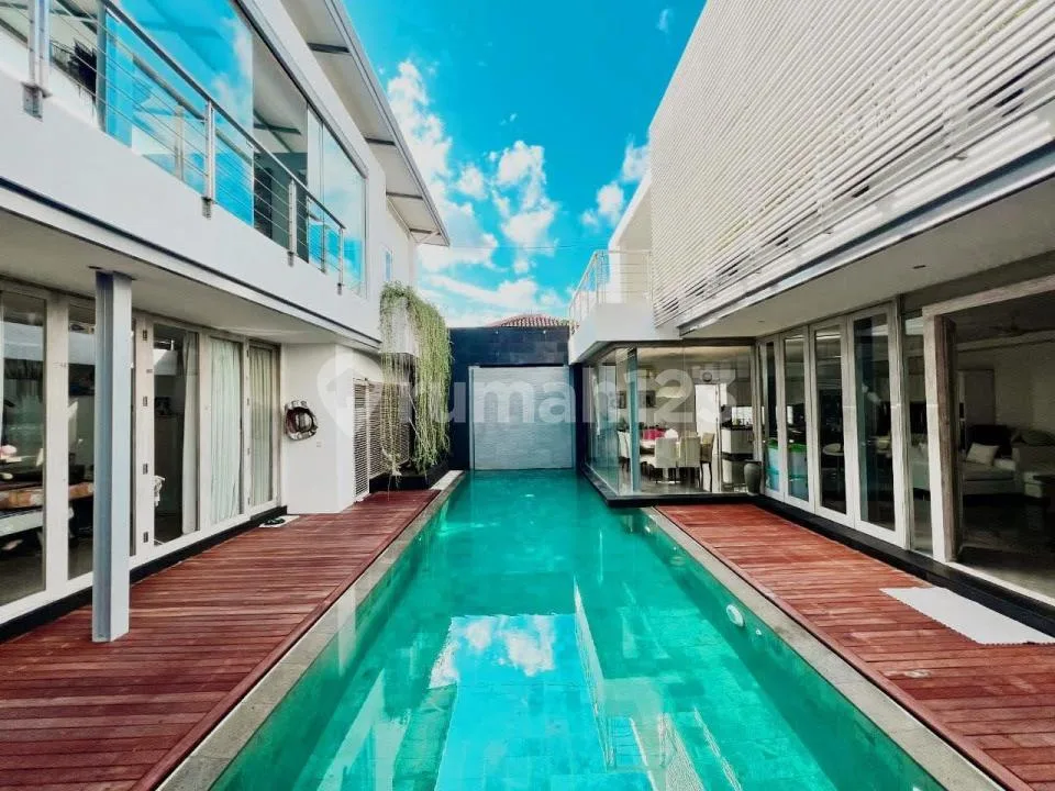 Villa Minimalis Furnished Pool Strtategis Dekat Pantai Batu Belig - Image 1 of 4