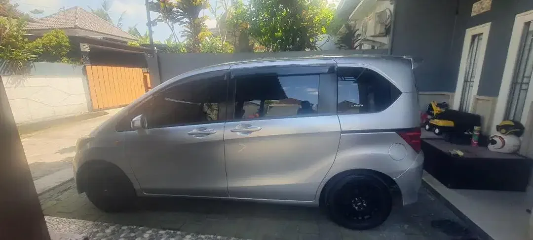 Honda Freed 2009 PSD 1.5 Asli Bali Badung - Irit dan terawat - Image 3 of 10