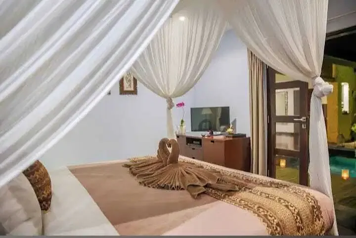 2 Unit Villa Mewah Dekat Pantai Batu Belig Seminyak - Image 3 of 10