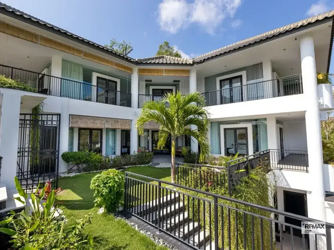 Luxury Tropical Villa For Sale In Kutuh, Badung Area - Image 2 of 10